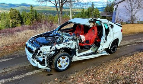 Видео brand new bmw x 6 crash ✔ канала georgi gospodinov. Il tente de reconstruire un BMW X6 après un énorme accident