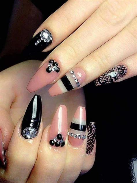 Diseños de uñas blancas con piedras. Recopilamos las mejores uñas decoradas con pedrería, entre ...