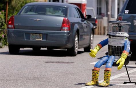 Hitchbot Decapitated Cctv Shows Moment Robot Was Smashed To Pieces Metro News