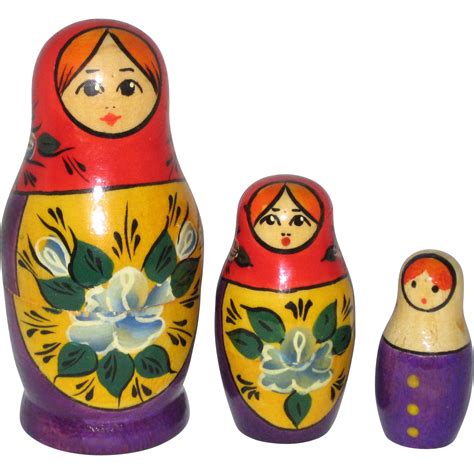 Set Of Three Small Russian Matryoshka Wooden Nesting Dolls