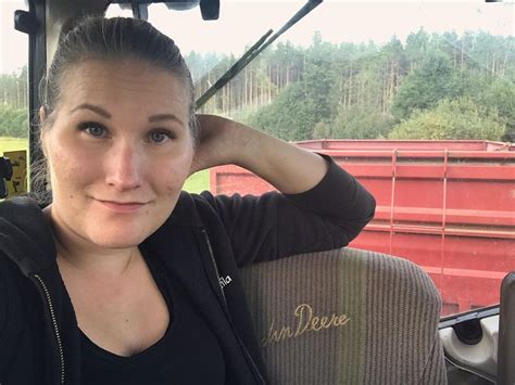 Marin seems to credit the band for her getting interested in politics. Classify and pass Finnish politician Sanna Marin - Page 2