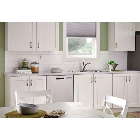 Common problems with moen kitchen faucets include a handle that won't stay in the on position, water leaks or a handle that is difficult to move. MOEN Banbury Single-Handle Pull-Out Sprayer Kitchen Faucet ...