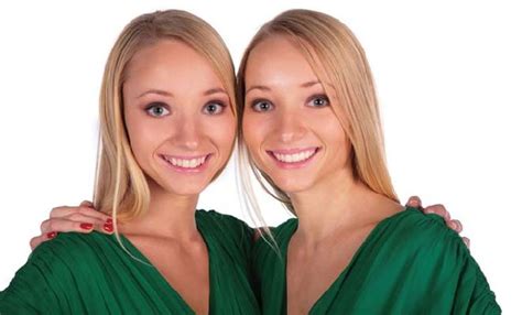 do these identical twins look the same to you identic