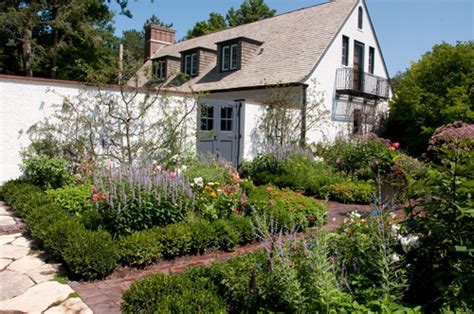 10 Cottage Gardens That Are Just Too Charming For Words Photos Huffpost