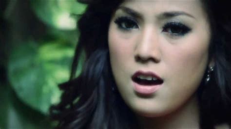 She composed the song herself. Shila Amzah - Patah Seribu (Official Music Video - without ...