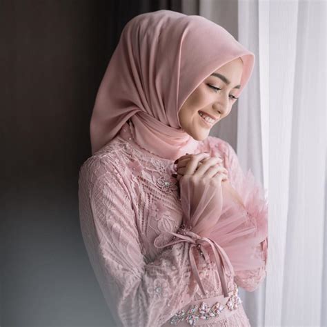 10 Inspirasi Model Kebaya Modern Hijab Gambaran