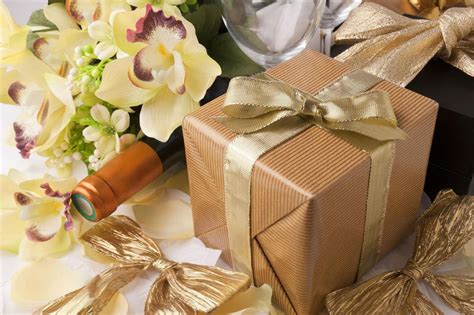 Best Wedding Gifts in the UK from £10 to £100 | London Evening Standard | Evening Standard