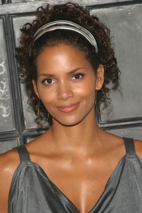 2004 Its True Halle Berry Is 48 And Looks This Good Popsugar Beauty