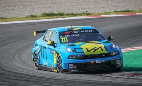 The changes are minor compared to last year's, continuing the cyan blue livery that was first. Cyan Racing Lynk & Co 放眼 WTCR 赛事冠军!