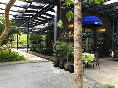 I chose a table right next to the entrance of the restaurant, with a pictorial acme south is located at: Portofino Bangsar South | VMO