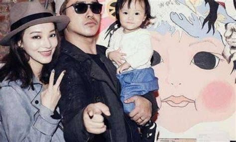 韩国明星推特账号分享： 金俊秀：1215thexiahtic、张佑荣：0430yes、金在中bornfreeonekiss、崔智娜ginachoi87、 尹恩惠 1003grace、鸟叔psy：psy_oppa、 郑智薰 29rain seok june 24k_seokjune 朱珉奎 brianjoomuzik 2am follow2am 朴载相 psy_oppa 2ne1 globalblackjack 金钟云 shfly3424 李贞贤 mermaidjh 尼坤 khunnie0624 李敏镐 actorleeminho 玉泽演. 郑云灿与欧弟感情令人羡慕，后者曾模仿天王进入演艺圈， 欧弟老婆郑云灿背景 -优家女性网