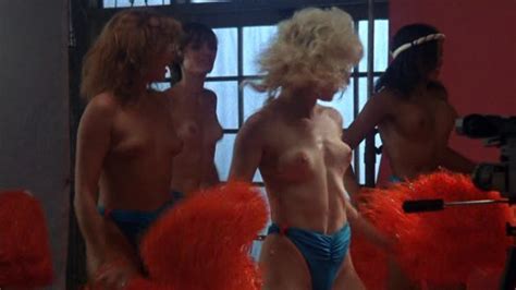 Cathy Cooper Desnuda En Fonda Sangrienta