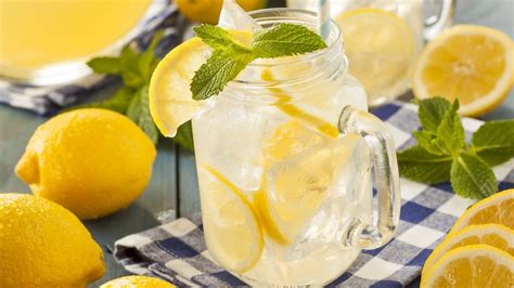 اعداد عصير الليمون