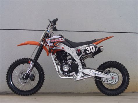 Hawk 250 cc dirt bike is one such offering. 250cc dirt bike