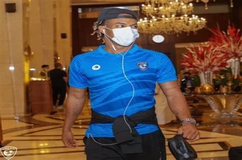شباب الاهلي دبي في دوري الخليج العربي الاماراتي. الهلال يتحرك لـ ملعب خليفة الدولي لمواجهة شباب الأهلي ...