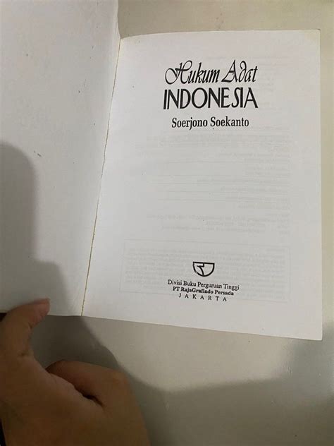 Buku Hukum Adat Di Indonesia Soerjono Soekanto On Carousell