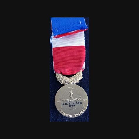 médaille d honneur du travail grand or ordonnance 40 ans 1986