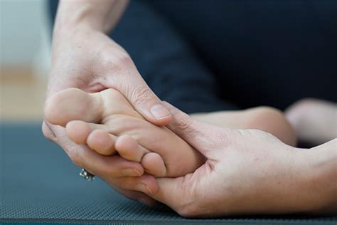 How To Release Fascia Foot Release Plantar Fascia And Downdog Yoga