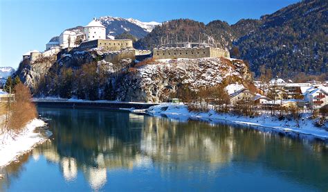 Ob die festung künftig in der nacht weiterhin erstrahlt oder das licht gedimmt wird, ist offen. Festung Kufstein am Inn Foto & Bild | architektur ...