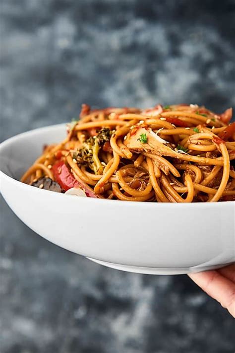 Whisk together soy sauce, garlic, brown sugar, sambal oelek, oyster sauce, ginger and sesame oil in the slow cooker. Slow Cooker Lo Mein Recipe - Healthy Dinner w/ Chicken ...