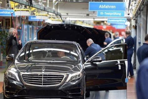 Daimler Aktion Ren Winkt Bei Hauptversammlung Rekorddividende