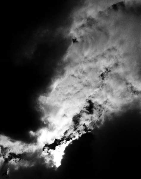 Gambar Langit Hitam Putih William Carr