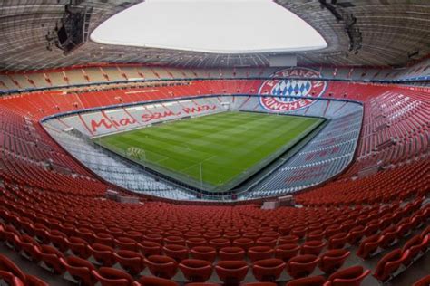 Discover the fascinating history of fc bayern munich with this guided tour of the allianz arena. Un nouveau look pour l'Allianz Arena - Foot