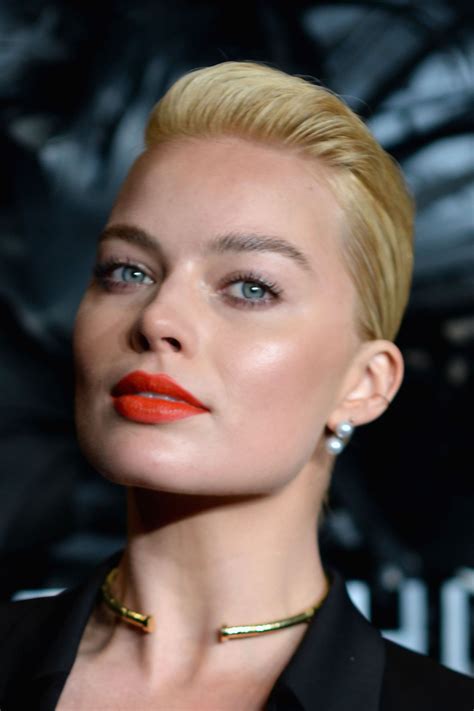 Margot Robbie Shows Off Glowing Skin With Glossy Makeup Glamour
