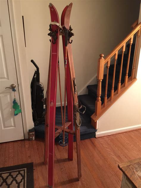Has anyone built/welded a hitch mount ski rack? Old Ski coat Rack (With images) | Vintage skis, Upcycle projects, Home crafts
