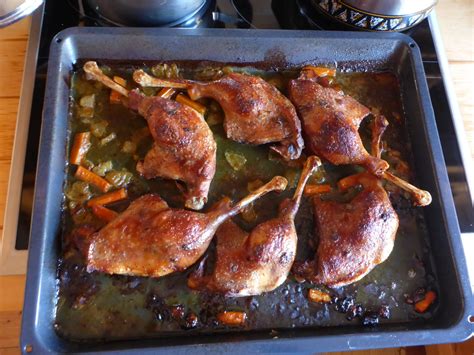 Gänsekeule im Backofen ohne Anbraten