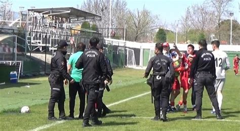 Denizlispor Gençlerbirliği U19 maçında kavga çıktı saha bir anda boks