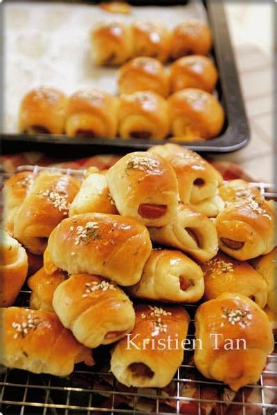 Ternyata kita bisa membuat roti burger yang empuk dengan cukup mudah. Resep Roti Manis Pandan soft Roll oleh Tintin Rayner ...