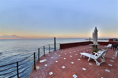 Consulta tutti gli immobili proposti su offrocasa.com! PFC immobiliare a Napoli | casa-appartamento.it