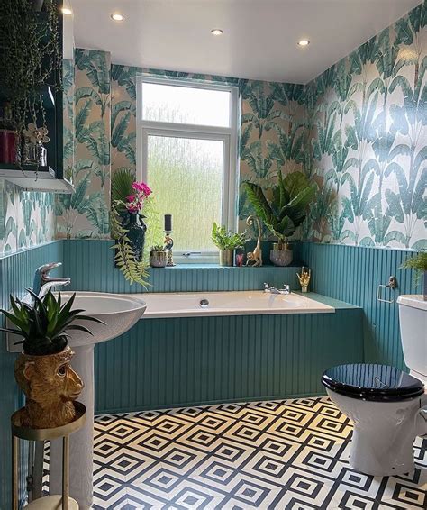 15 Dreamy Tropical Bathrooms For An Island Home