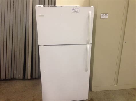 From configurations to finishes, we can help you pick the perfect fridge. FRIGIDAIRE FRIDGE/FREEZER COMBO