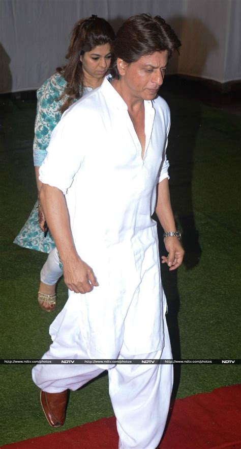 Shah Rukh Khan Farah Khan David Dhawan At Kundan Shahs Prayer Meet