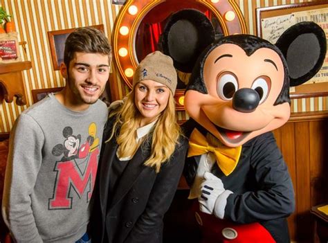 Zayn Malik Perrie Edwards And Mickey Mouse One Direction Zayn Malik Zerrie Disneyland Paris