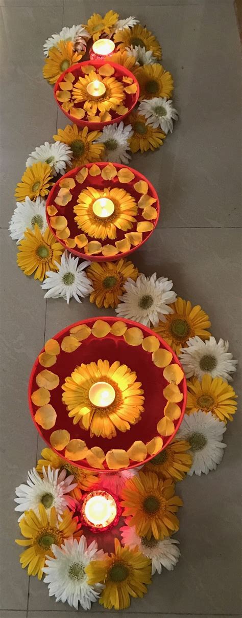 Beautiful And Innovative Yellow N White Flowers Arranged In Decreasing