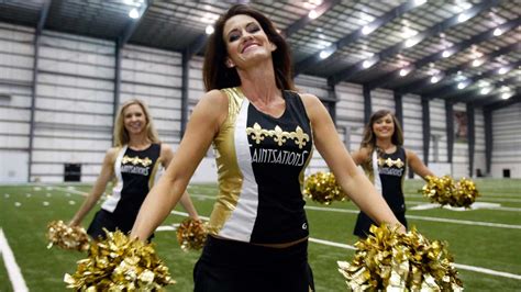 Mother Of 2 Makes Nfl Cheerleading Squad At Age 40 Abc13 Houston