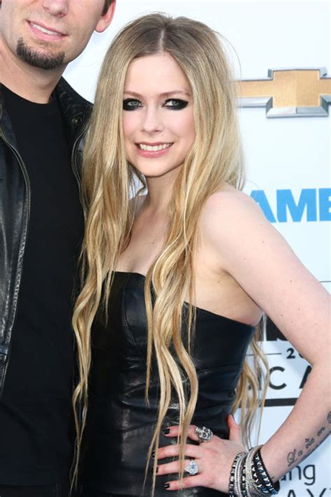 Avril Lavigne Wavy Golden Blonde Long Layers Hairstyle Steal Her Style