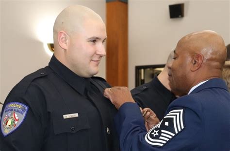 New Madison Police Officers Take Oath Of Honor The Madison Record