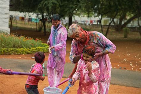 Holi 9 Tips On How Kids Can Play Safely With Colours Parenting News
