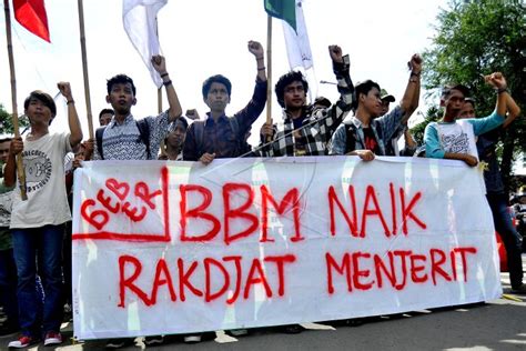Demo Tolak Kenaikan Harga Bbm  ANTARA Foto