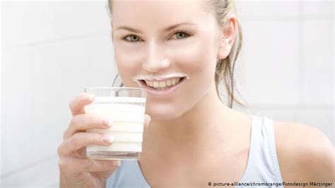 الآثار الجانبيّة لحقن السائل المنوي. خبراء يحذرون.. هذا ما يحدث لجسمك عند شرب الحليب يومياً ...