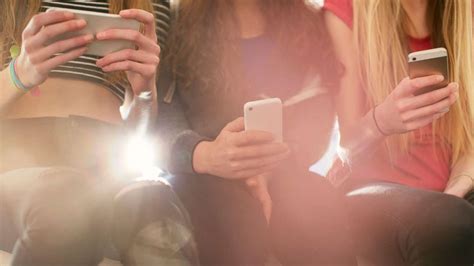 Sexting Increasing Among Teenagers New Research Finds Gma Free Hot