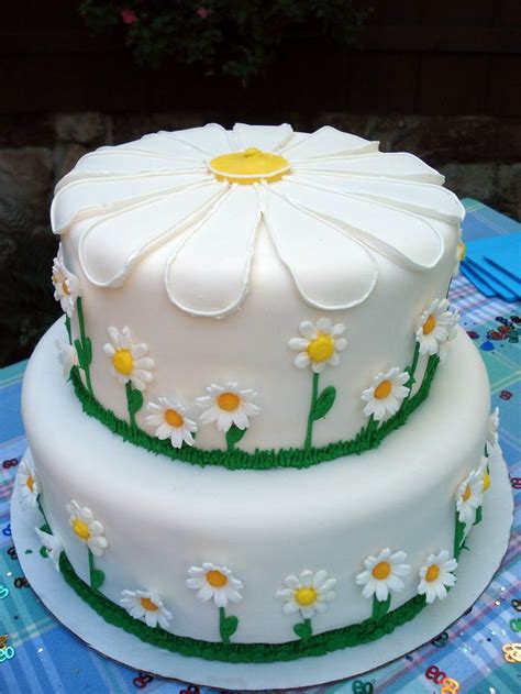 Fluffy, yummy, colorful, and delicious! Daisy Cake by cbertel