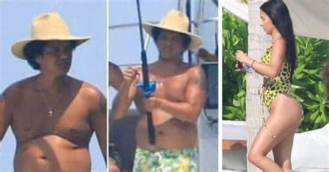 Fans Shocked By Bruno Mars S Beach Body While On Holiday With Stunning Girlfriend Jessica