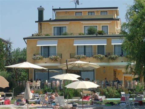 Frontansicht Hotel La Rondine Sirmione • Holidaycheck Lombardei