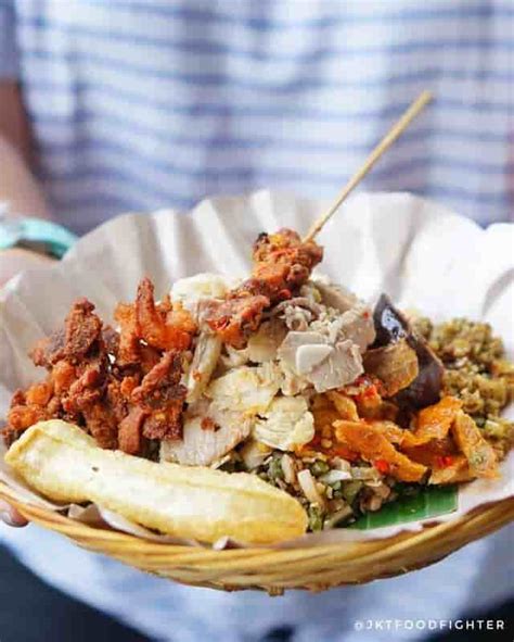 Above all, i do recommend for my friend and family to dine. Tempat Makan Babi Guling Paling Enak di Bali