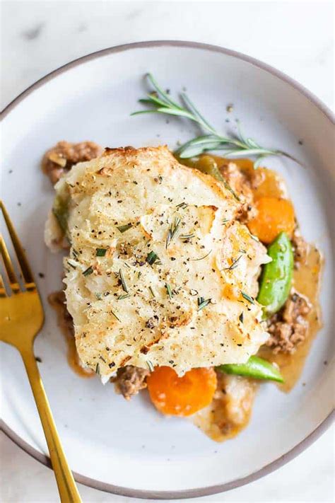 That saucy, deeply flavourful filling, that creamy potato topping, and that awesome golden cheese crust.… while shepherd's pie is. Whole30 Shepherd's Pie - Sunkissed Kitchen